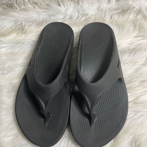 OOFOS Unisex Black Rubber slip on thong sandals Men SZ12 Women SZ14 - Picture 3 of 11